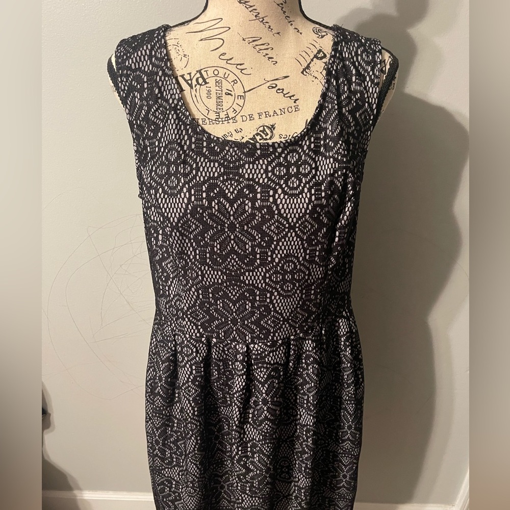 Women black lace look dress. Size large.